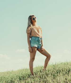 Model in lightblue denim shorts